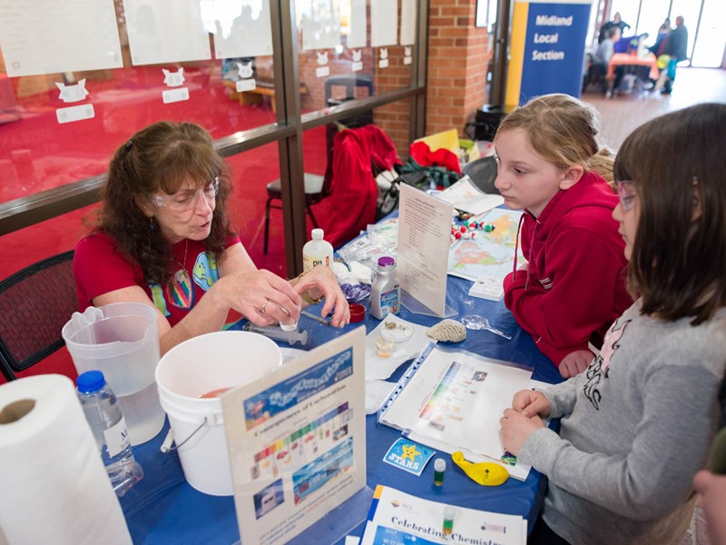 Kids learning about Chemistry