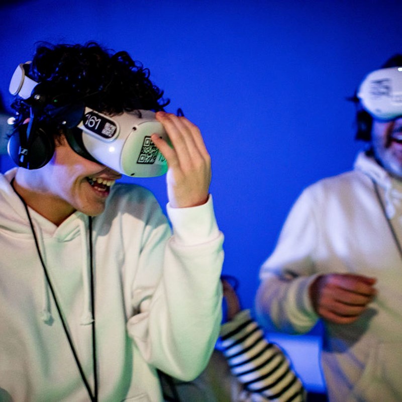 Kid playing with blocks at the museum