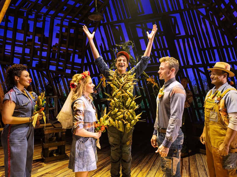 The Cast of The North American Tour of SHUCKED