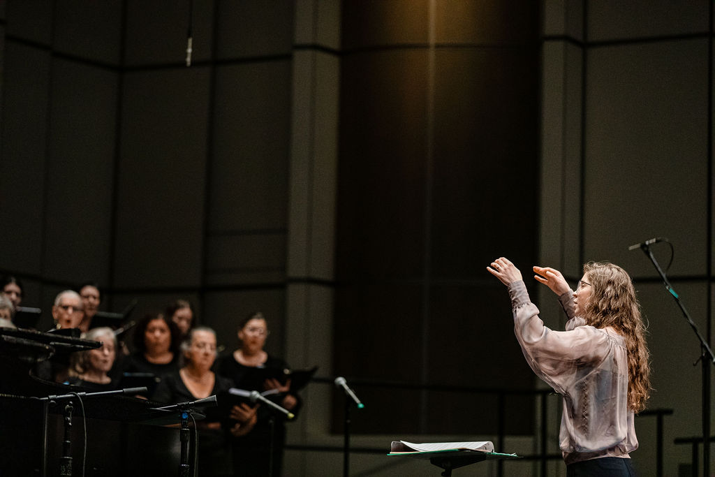 Leticia conducting