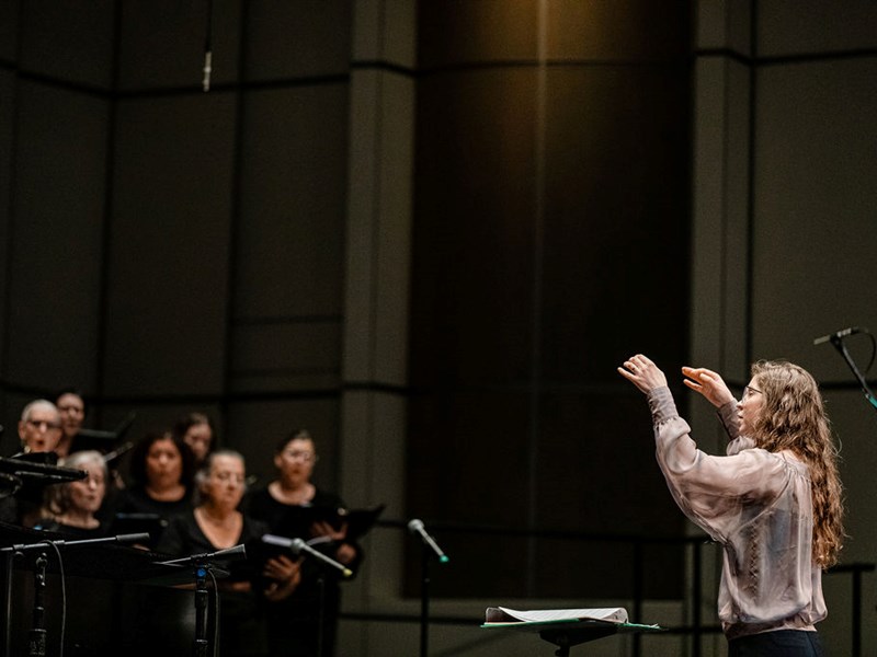 Leticia conducting